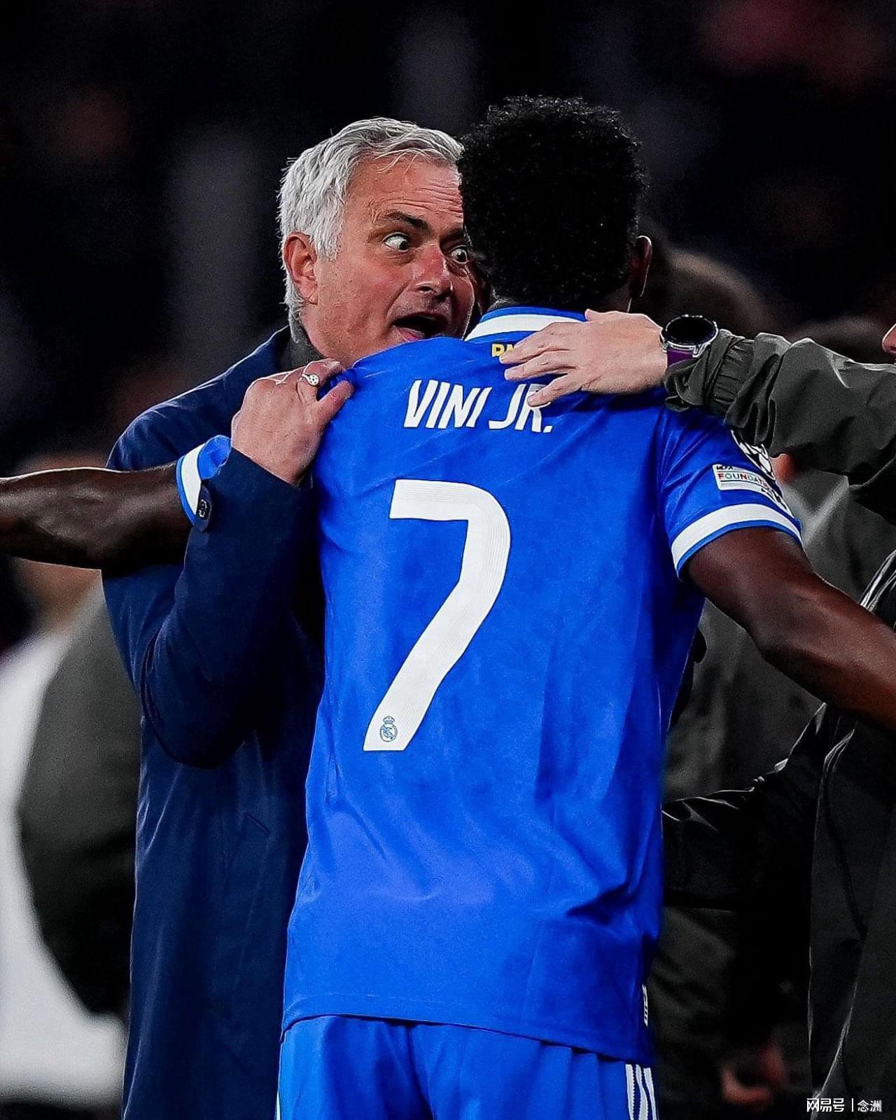 开云官方直播-染红！63岁穆里尼奥暴怒：裁判有保护名单 上面写着几名皇马球员