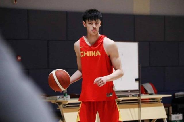 开云平台-18岁中国小将加入发展联盟 有望明年参加NBA选秀！