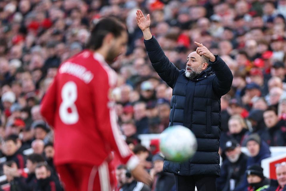 kaiyun sports-遭残阵热刺绝平！利物浦连场给保级队送分 球迷狂嘘+王牌怒斥队友