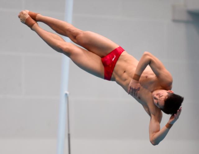 男子3米板王宗源破600分夺冠 曹缘走板重大失误