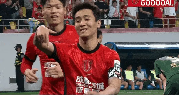 开云平台-打崩了！贺一然助攻，韦世豪无人盯防破门，蓉城3-0浙江